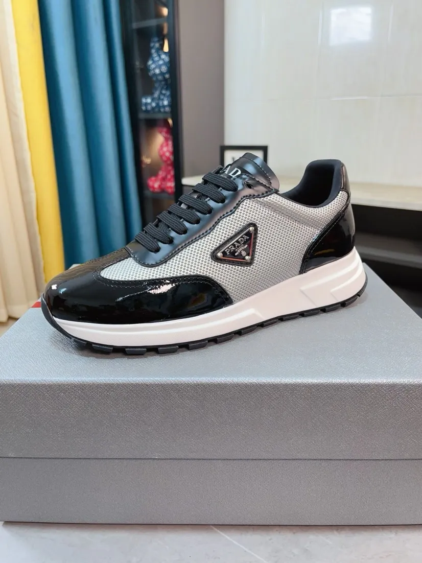 Men's shoes 💰600🌹🌹High-quality new Prada counters are launched simultaneously. The new men's shoes and 😘fabrics are selected from imported mesh and glue-spraying technology. Imported cowhide lining. 👍🏿High-end☄️Open-molded non-slip rubber outsole, exquisite lines, simple and elegant, comfortable and high-end for leisure travel. Code number: 38 to 44